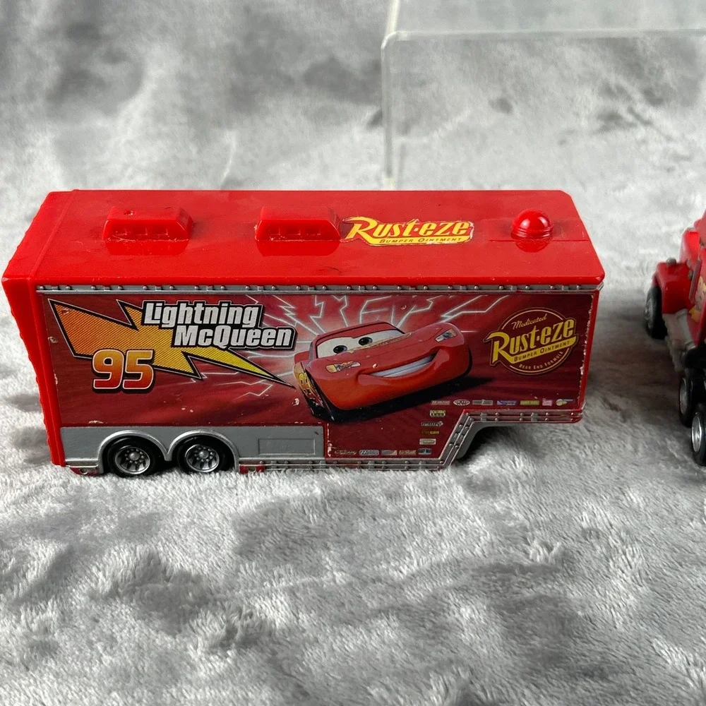 Disney Pixar Cars Mack Hauler and Trunk Fresh 34 Hauler Truck Lot Red Green